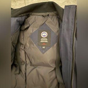 Authentic Canada goose jacket barely worn retails for 1300$